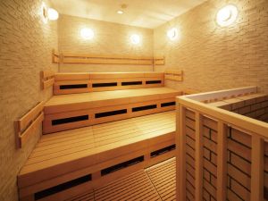 ルネサンスもりのみやキューズモール241