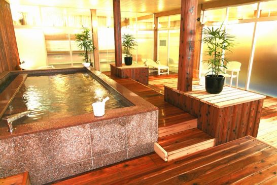 神戸クアハウス３